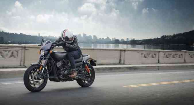 O visual  dark e mais agressivo(foto: Harley-Davidson/Divulgao)