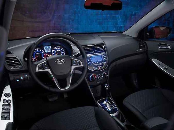 O desenho e acabamento internos tamb�m evoluiram para emprestar ao compacto ares de carro m�dio(foto: Hyundai/Divulga��o)