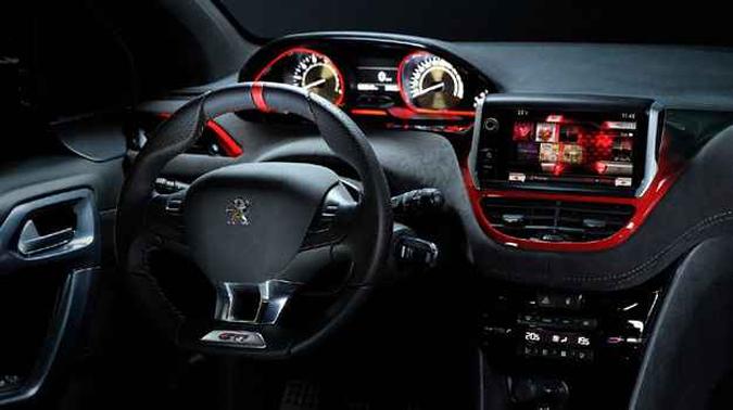Interior do GTi com muito couro Nappa e ilumina��o LED no painel(foto: Divulga��o)