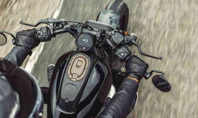 O painel em tela TFT colorida pode ser espelhado no celular(foto: Harley-Davidson/Divulgação)