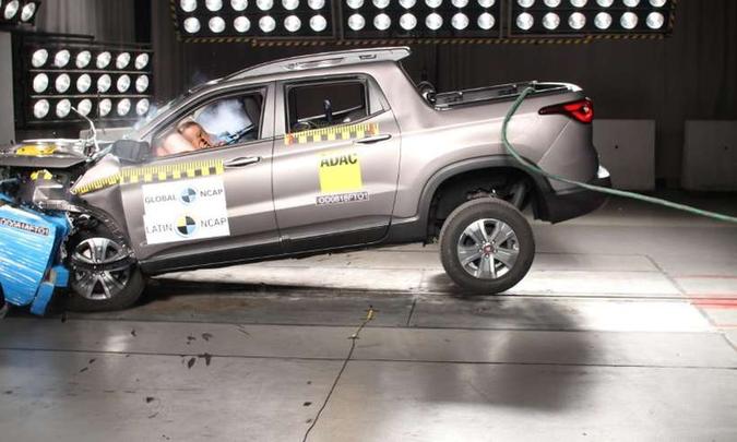 A picape obteve 4 estrelas para adultos e crianças, mas a expectativa era maior(foto: Latin NCAP/Divulgação)) A picape obteve 4 estrelas para adultos e crianças, mas a expectativa era maior(foto: Latin NCAP/Divulgação))