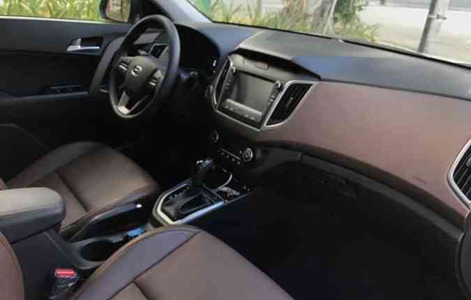Interior bicolor com central multimdia eficiente com Android Auto e Apple Carplay(foto: Jorge Moraes/DP)