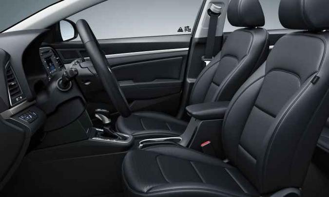 Ar-condicionado, seis airbags e áudio com comando no volante são de série(foto: Hyundai/Divulgação) Ar-condicionado, seis airbags e áudio com comando no volante são de série(foto: Hyundai/Divulgação)