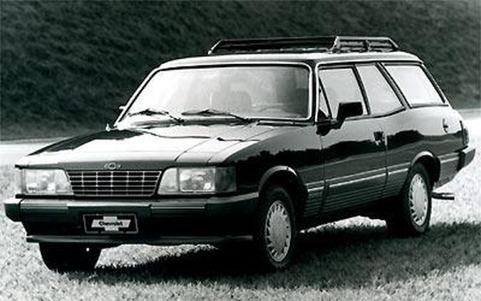 Vers�o mais luxuosa da Caravan, Diplomata; perua saiu de linha junto com o Opala, em 1992(foto: Arquivo EM)