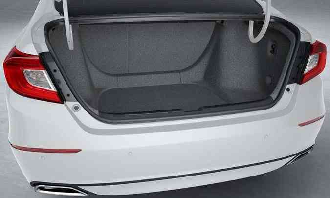 Porta-malas tem 574 litros de volume, 68 litros a mais que a gerao anterior(foto: Honda/Divulgao)