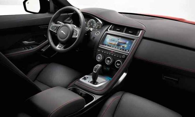 O interior é sofisticado, com tela central de 10 polegadas no painel(foto: Jaguar/Divulgação) O interior é sofisticado, com tela central de 10 polegadas no painel(foto: Jaguar/Divulgação)