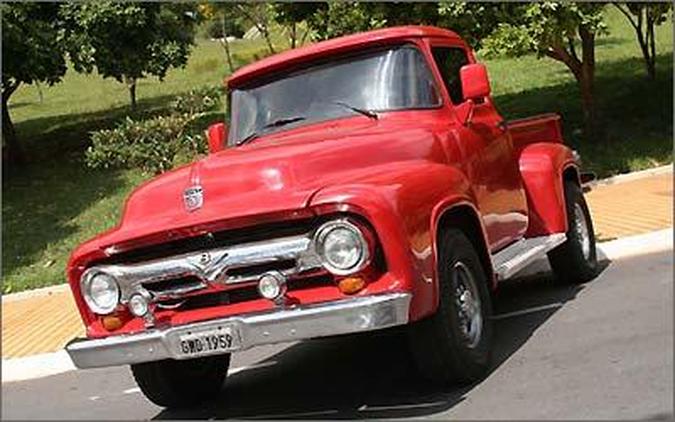 � comum encontrar a picape com alguns toques mais atuais ou no estilo hot rod(foto: Fotos: Marlos Ney Vidal/EM/D.A. Press)