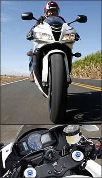 Dianteira ganhou novo visual, com entrada de ar entre os far�is. Painel tem chave com sistema antifurto