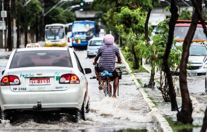 Checar a vedação do veículo é essencial para evitar problemas elétricos e acúmulo de mofo no estofado. (foto: Paulo Paiva/ DP) Checar a vedação do veículo é essencial para evitar problemas elétricos e acúmulo de mofo no estofado. (foto: Paulo Paiva/ DP)