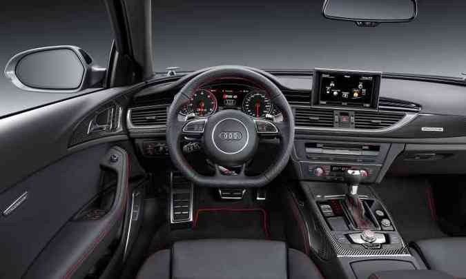 O interior  sofisticado, com acabamento de boa qualidade e muita tecnologia disponvel(foto: Audi/Divulgao)