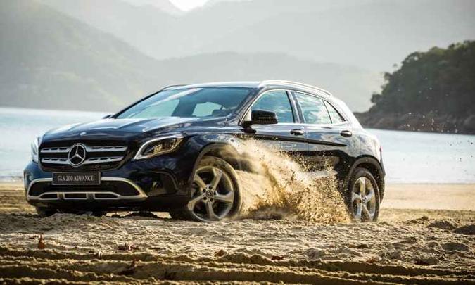 A nova grade dianteira foi inspirada na do modelo GLS e o para-choque ganhou entradas de ar maiores(foto: Malagrine Estúdio/Mercedes-Benz/Divulgação) A nova grade dianteira foi inspirada na do modelo GLS e o para-choque ganhou entradas de ar maiores(foto: Malagrine Estúdio/Mercedes-Benz/Divulgação)