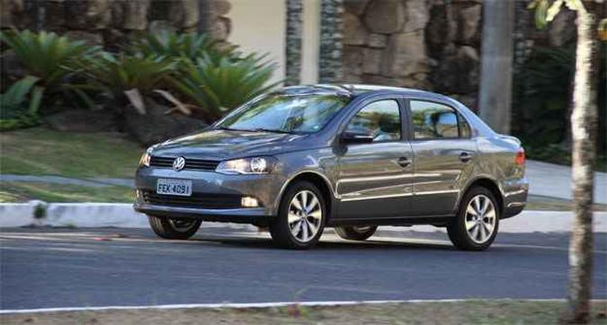 O Voyage tem mais tecnologia na linha 2013 e há até gráfico no painel para mostrar a distância do carro que está atrás(foto: Marlos Ney Vidal/EM/D.A Press) O Voyage tem mais tecnologia na linha 2013 e há até gráfico no painel para mostrar a distância do carro que está atrás(foto: Marlos Ney Vidal/EM/D.A Press)