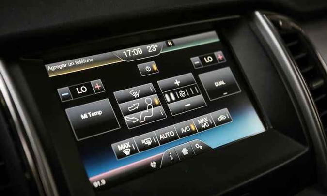Tela sensível ao toque do Sync agrupa operações de áudio, navegação e telefone por Bluetooth, além de comando por voz e ajustes do ar-condicionado(foto: Ford/Divulgação) Tela sensível ao toque do Sync agrupa operações de áudio, navegação e telefone por Bluetooth, além de comando por voz e ajustes do ar-condicionado(foto: Ford/Divulgação)