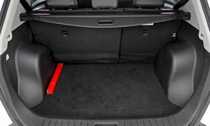 Com 600 litros, porta-malas é apenas 10l inferior ao do T6(foto: Divulgação/JAC) Com 600 litros, porta-malas é apenas 10l inferior ao do T6(foto: Divulgação/JAC)
