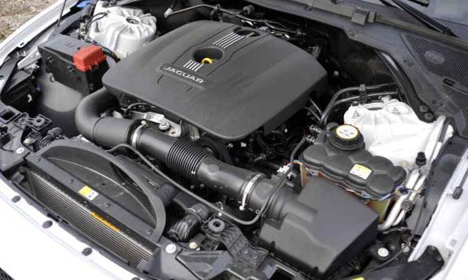 Com respostas rápidas, motor 2.0 turbo apresenta torque elevado desde as rotações mais baixas Com respostas rápidas, motor 2.0 turbo apresenta torque elevado desde as rotações mais baixas