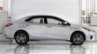 Versão Altis, topo de linha, traz motor 2.0 de 143 cv(foto: Toyota/Divulgação) Versão Altis, topo de linha, traz motor 2.0 de 143 cv(foto: Toyota/Divulgação)