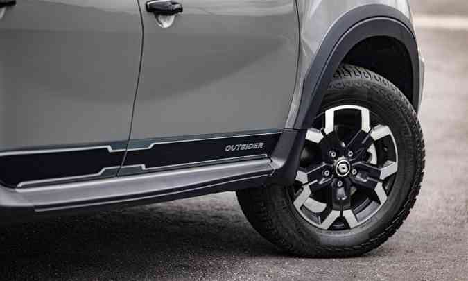 As rodas são de 16 polegadas, calçadas com pneus de uso misto e de baixa resistência a rodagem(foto: Renault/Divulgação)