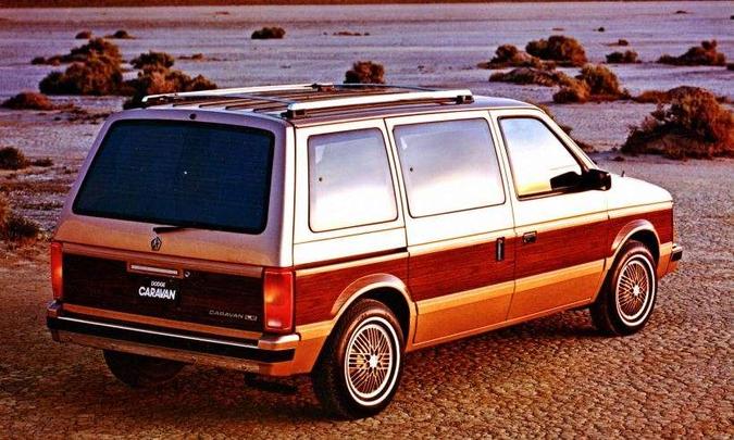 Dodge Caravan foi outra 'invenção' da era Chrysler, inaugurando o segmento das minivans(foto: Daimler Chrysler/Divulgação) Dodge Caravan foi outra 'invenção' da era Chrysler, inaugurando o segmento das minivans(foto: Daimler Chrysler/Divulgação)
