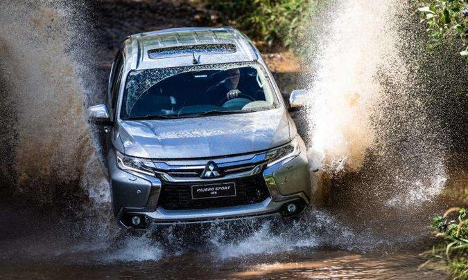 Com o auxílio da eletrônica e sistema 4x4, o Pajero Sport enfrenta o off road com muita facilidade(foto: Mitsubishi/Divulgação) Com o auxílio da eletrônica e sistema 4x4, o Pajero Sport enfrenta o off road com muita facilidade(foto: Mitsubishi/Divulgação)