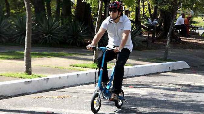 Para ajudar nas pedaladas, motor elétrico move a roda dianteira(foto: Marlos Ney Vidal/EM/D.A PRESS) Para ajudar nas pedaladas, motor elétrico move a roda dianteira(foto: Marlos Ney Vidal/EM/D.A PRESS)