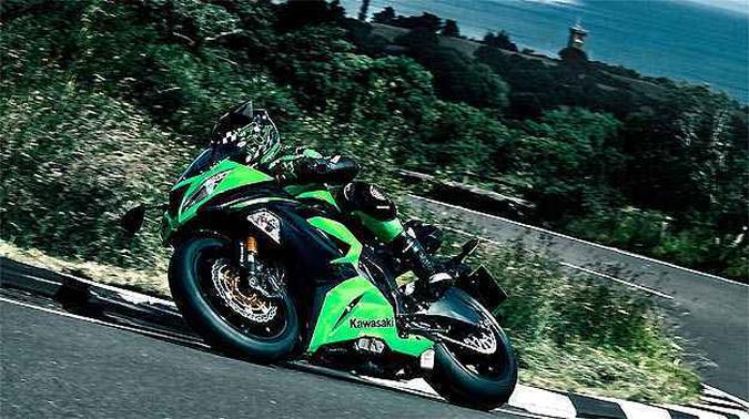 O motor de quatro cilindros em linha passou de 599cm³ para 636cm³(foto: Fotos: Kawasaki/Divulgação) O motor de quatro cilindros em linha passou de 599cm³ para 636cm³(foto: Fotos: Kawasaki/Divulgação)