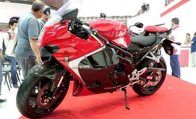 A esportiva GT 650R tem op��o de acabamento em fibra de carbono(foto: Fotos: T�o Mascarenhas/EM/D.A PRESS)