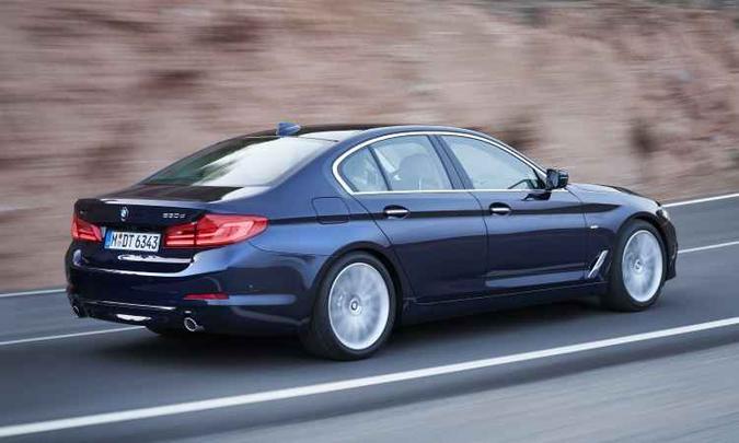 Perfil do BMW Série 5 mantém a elegância, sem abrir mão do arrojo(foto: BMW/Divulgação) Perfil do BMW Série 5 mantém a elegância, sem abrir mão do arrojo(foto: BMW/Divulgação)