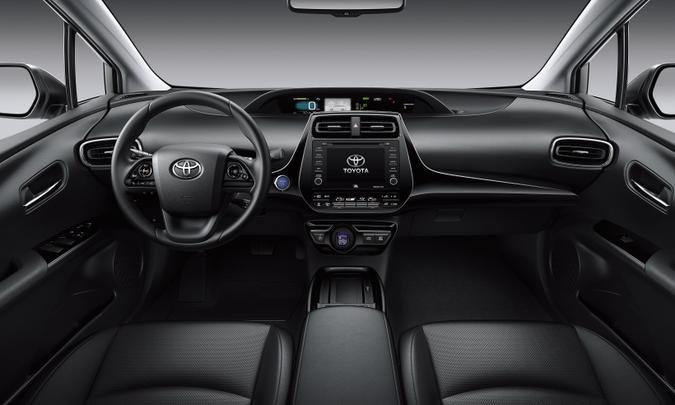 O interior agora tem acabamento todo em preto e traz nova central multimídia(foto: Toyota/Divulgação) O interior agora tem acabamento todo em preto e traz nova central multimídia(foto: Toyota/Divulgação)