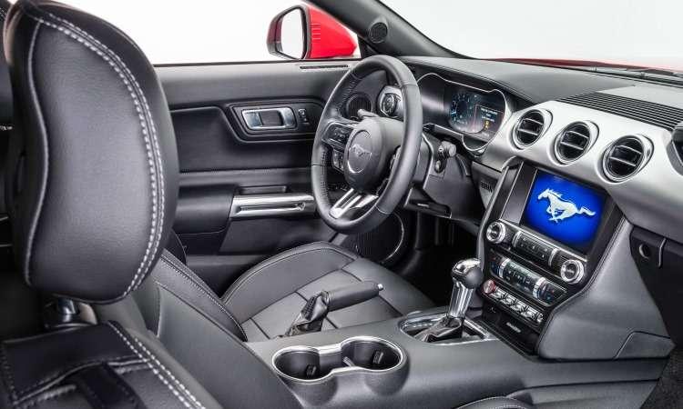 O interior preserva o estilo esportivo, mas traz todo o conforto de um automóvel feito para o dia a dia - Pedro Bicudo/Ford/Divulgação
