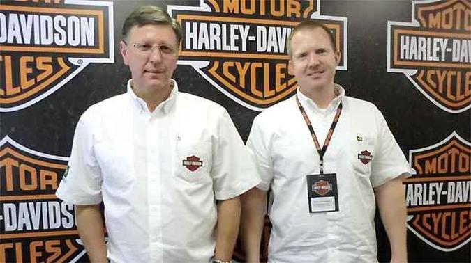 Longino Morawski, diretor-superintendente Comercial e Mark Van Genderen, vice-presidente da Harley-Davidson Motor Company America Latina.(foto: Téo Mascarenhas/EM/D.A PRESS) Longino Morawski, diretor-superintendente Comercial e Mark Van Genderen, vice-presidente da Harley-Davidson Motor Company America Latina.(foto: Téo Mascarenhas/EM/D.A PRESS)