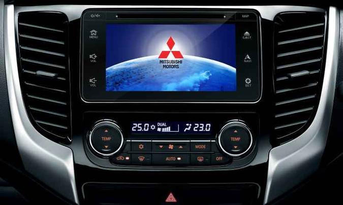 Sistema Multimídia Power Touch traz tela de 7 polegadas(foto: Mitsubishi/Divulgação) Sistema Multimídia Power Touch traz tela de 7 polegadas(foto: Mitsubishi/Divulgação)
