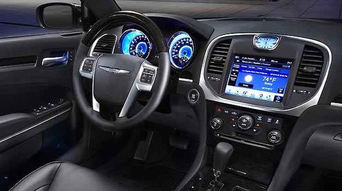 Tela multifuncional de 8,4 polegadas integra computador de bordo, GPS e sistema de audio