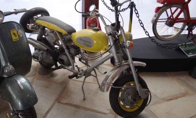 Téo Mascarenhas/EM/D.A Press Fabricada em São Paulo pela Brumana Pugliese, a Xispa 175, de 1973, era um misto de moto e Lambretta - Téo Mascarenhas/EM/D.A Press