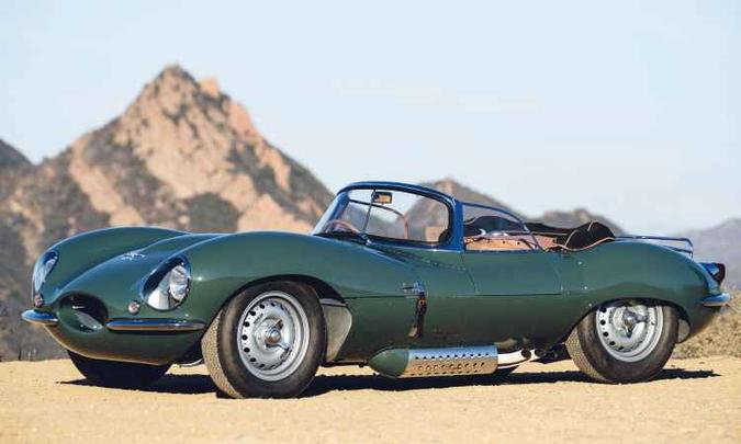 O Jaguar XKSS é a versão de rua do D-Type, modelo que competiu nas pistas entre 1954 e 1956 e chegou a vencer em LeMans(foto: Jaguar/Divulgação) O Jaguar XKSS é a versão de rua do D-Type, modelo que competiu nas pistas entre 1954 e 1956 e chegou a vencer em LeMans(foto: Jaguar/Divulgação)
