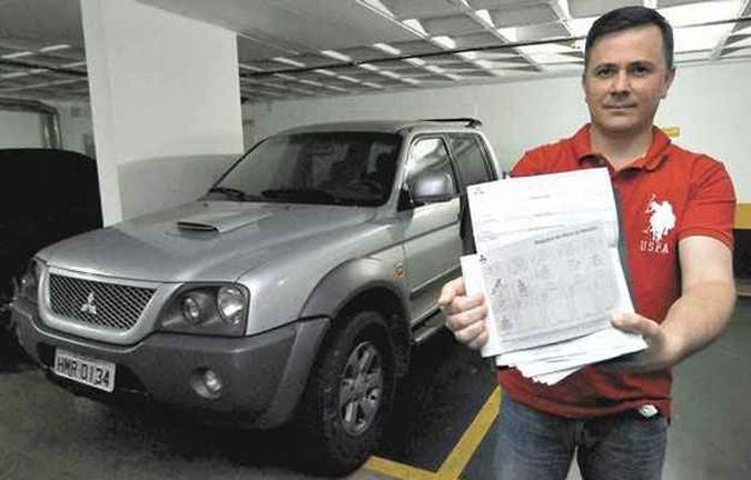 Sonho de Warley Nunes ter picape 4x4 se transforma em pesadelo(foto: Maria Tereza Correia/EM/DA Press) Sonho de Warley Nunes ter picape 4x4 se transforma em pesadelo(foto: Maria Tereza Correia/EM/DA Press)