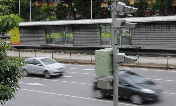 Com o advento dos radares, excesso de velocidade passou a ocupar primeiro lugar no ranking das infrações(foto: Gladyston Rodrigues/EM/DA Press) Com o advento dos radares, excesso de velocidade passou a ocupar primeiro lugar no ranking das infrações(foto: Gladyston Rodrigues/EM/DA Press)
