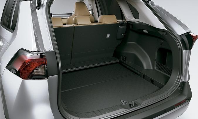 O porta-malas é um dos maiores do segmento, com 580 litros de capacidade(foto: Toyota/Divulgação) O porta-malas é um dos maiores do segmento, com 580 litros de capacidade(foto: Toyota/Divulgação)