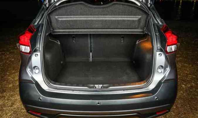 O porta-malas tem boa capacidade, com volume de 432 litros(foto: Nissan/Divulgao)
