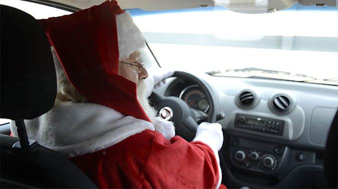Papai Noel se sentiu bem ao volante do novo Fiorino(foto: Thiago Ventura/EM/D.A PRESS) Papai Noel se sentiu bem ao volante do novo Fiorino(foto: Thiago Ventura/EM/D.A PRESS)