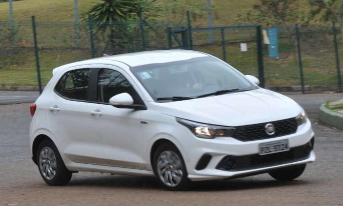 Fiat Argo foi lançado com a difícil missão de substituir algumas versões do Palio, o Punto e até o Bravo(foto: Jair Amaral/EM/D.A Press) Fiat Argo foi lançado com a difícil missão de substituir algumas versões do Palio, o Punto e até o Bravo(foto: Jair Amaral/EM/D.A Press)