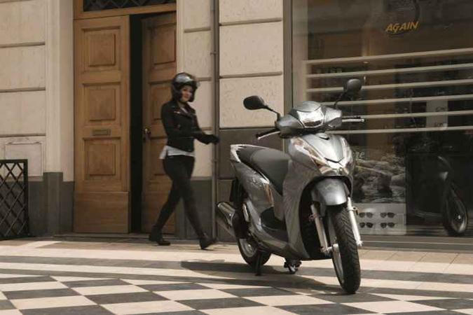 O modelo tem motor com refrigeração líquida e câmbio automático(foto: Honda / Divulgação) O modelo tem motor com refrigeração líquida e câmbio automático(foto: Honda / Divulgação)