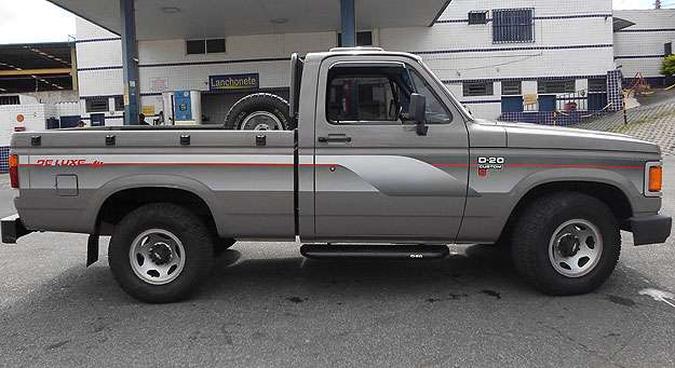 Vendedor garante autenticidade e diz que D-20 está neste estado de fábrica(foto: Cláudio Sperandio/Divulgação) Vendedor garante autenticidade e diz que D-20 está neste estado de fábrica(foto: Cláudio Sperandio/Divulgação)