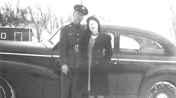 Ray e Mildred Lambrecht abriram concessionária da GM em 1946(foto: VanDerBrink Auctions/Divulgação) Ray e Mildred Lambrecht abriram concessionária da GM em 1946(foto: VanDerBrink Auctions/Divulgação)