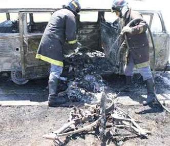 Equipamentos destruídos após incêndio na estrada(foto: Reprodução da internet/Mototaubaté) Equipamentos destruídos após incêndio na estrada(foto: Reprodução da internet/Mototaubaté)