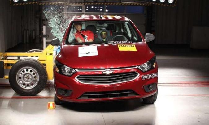 Chevrolet Onix, o mais vendido, tomou bomba no crash-test(foto: Latin NCAP/Divulgação) Chevrolet Onix, o mais vendido, tomou bomba no crash-test(foto: Latin NCAP/Divulgação)
