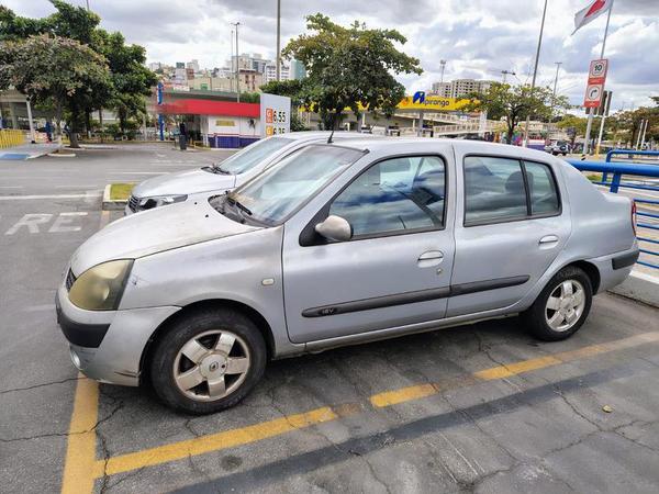 Renault Clio Sed.rt/Privil.1.0/1.0 Hi-pow.16v 4p 2006 R$ 13.000,00 MG VRUM