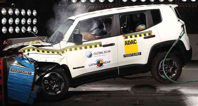 Jeep Renegade ganhou cinco estrelas para adultos e crianas(foto: Latin NCAP/Divulgao)