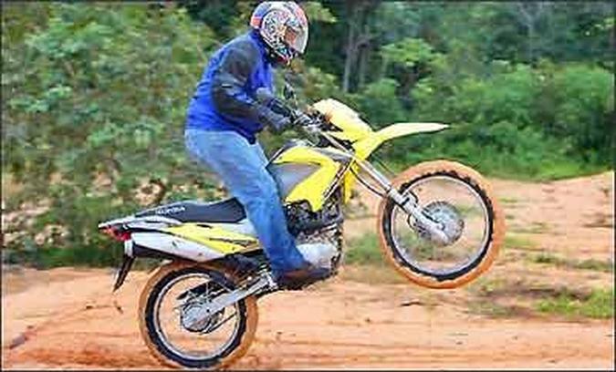 Na terra a divers�o � garantida, mas exige aten��o(foto: Fotos: Caio Mattos/Honda/Divulga��o)