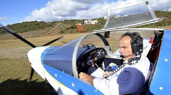 O engenheiro pretende voar para Buenos Aires no próximo ano, fazendo escalas no Sul(foto: Juarez Rodrigues/EM/D.A PRESS) O engenheiro pretende voar para Buenos Aires no próximo ano, fazendo escalas no Sul(foto: Juarez Rodrigues/EM/D.A PRESS)