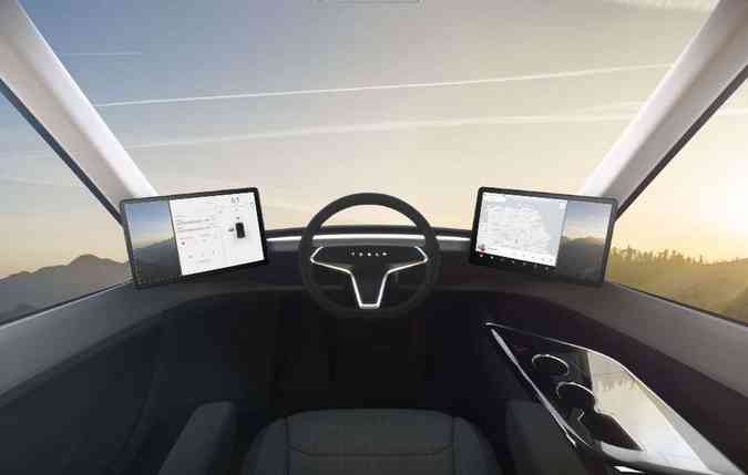 Na cabine, o motorista se posiciona de forma central com o auxlio de duas telas de 15 polegadas sensveis ao toque, que fornecem informaes de localizao, velocidade e at imagens de pontos cegos ao redor do caminho(foto: Tesla/Divulgao)